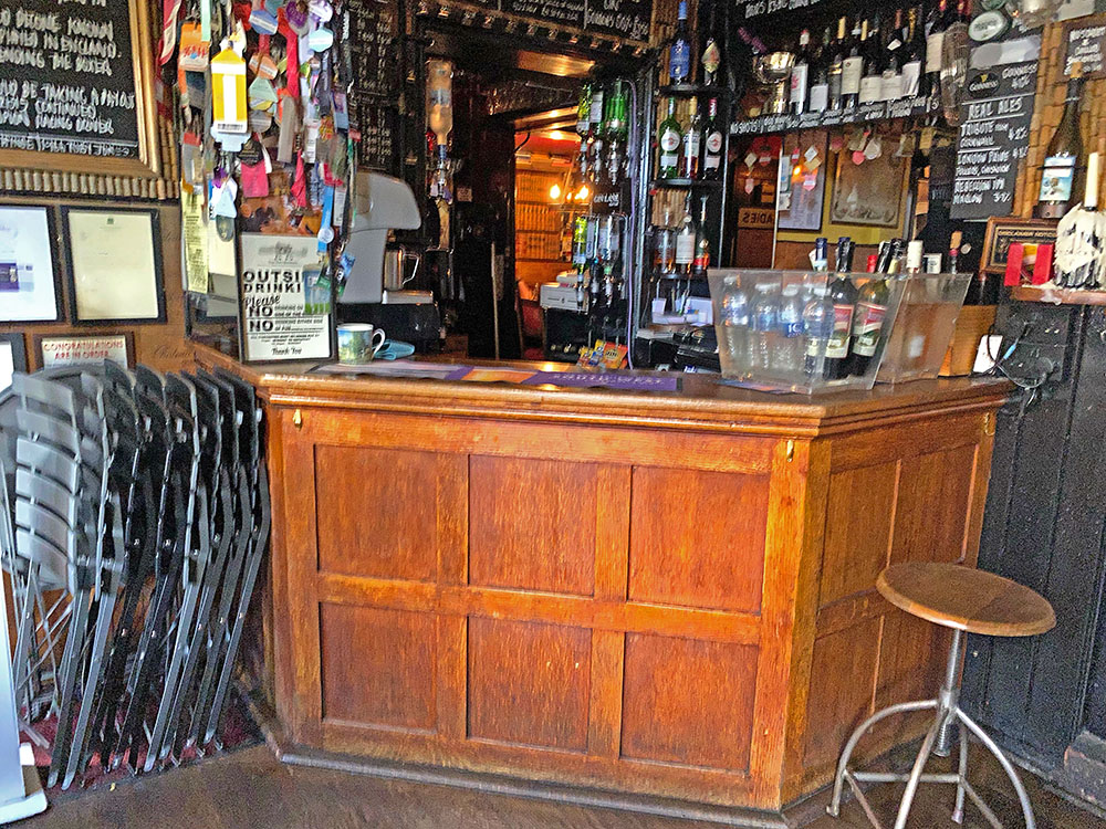 Servery in That Bar.  by Michael Slaughter. Published on 28-11-2023